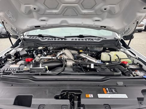 Used 2023 Ford F250 Lariat w/ Chrome Package image 39