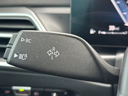 Used 2025 BMW 230i Coupe w/ Premium Package image 32