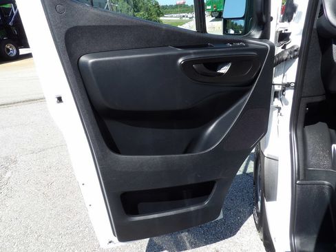 Used 2023 Mercedes-Benz Sprinter 2500 image 14