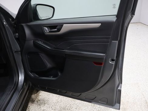 Used 2022 Ford Escape SE image 23