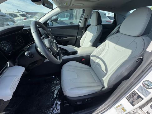 Used 2025 Hyundai Elantra Limited image 37