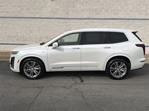 Used 2023 Cadillac XT6 Premium Luxury image 4