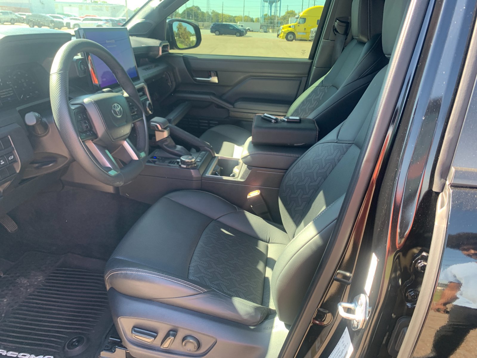 Used 2024 Toyota Tacoma Limited w/ Limited Package (LT) AWD/4WD image 12