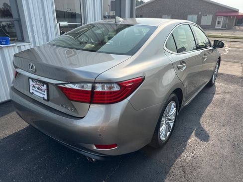 Used 2015 Lexus ES 350 w/ Luxury Package FWD image 7