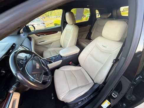 Used 2018 Cadillac XT5 Luxury w/ Driver Awareness Package image 30