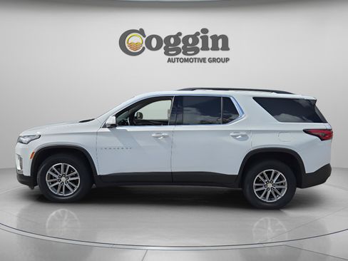 Used 2023 Chevrolet Traverse LT FWD image 2