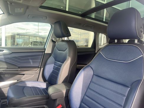 New 2026 Volkswagen Taos SEL image 8