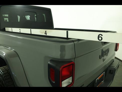 Used 2022 Jeep Gladiator Sport AWD/4WD image 10