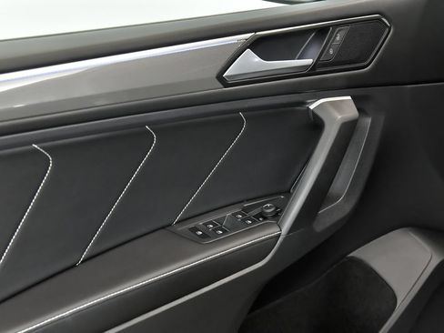 Certified 2024 Volkswagen Tiguan SE R-Line AWD/4WD image 12