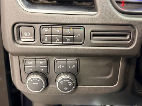 Certified 2022 Chevrolet Tahoe Z71 w/ Luxury Package AWD/4WD image 18