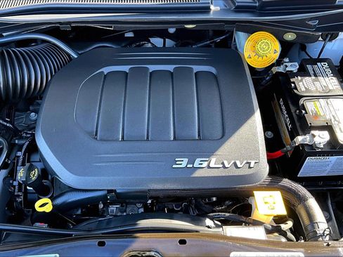 Used 2018 Dodge Grand Caravan SE w/ UConnect Hands-Free Group image 31