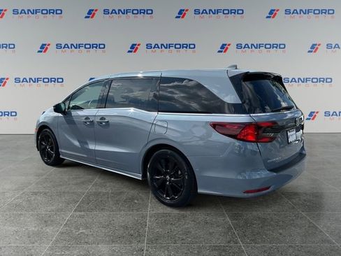 Used 2024 Honda Odyssey Sport image 3