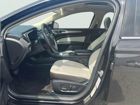 Used 2020 Ford Fusion SE w/ Equipment Group 151A FWD image 7