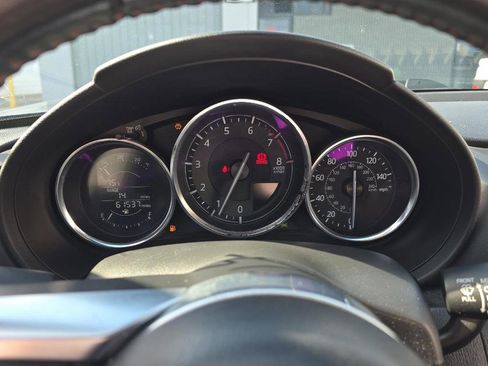 Used 2016 MAZDA MX-5 Miata Club RWD image 17