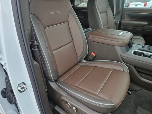 New 2026 GMC Sierra 3500 Denali w/ Denali Reserve Package image 28