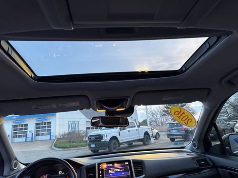 Used 2016 Honda Pilot Touring image 29