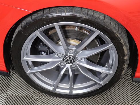 Used 2019 Volkswagen Golf R 4-Door AWD/4WD image 18