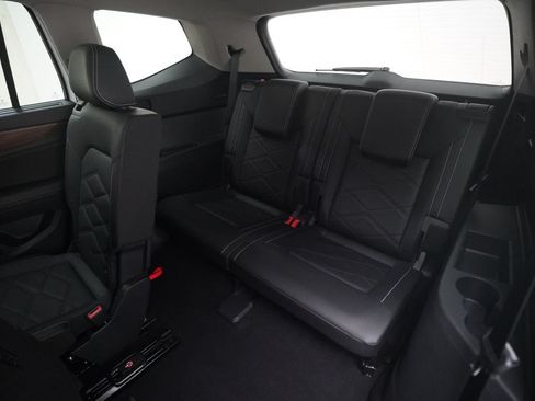 Used 2025 Volkswagen Atlas SE AWD/4WD image 17