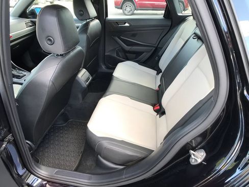 Used 2019 Volkswagen Jetta R-Line w/ R-Line Cold Weather Package FWD image 8