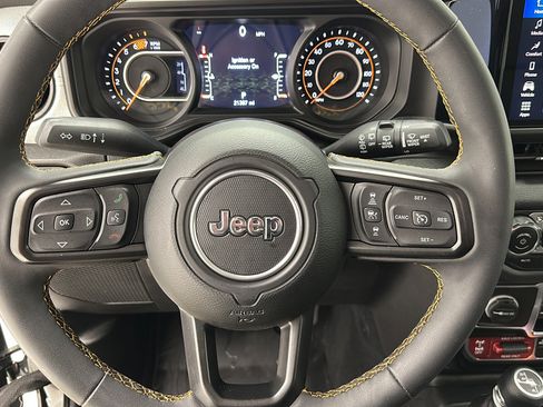 Used 2024 Jeep Wrangler Unlimited Sport AWD/4WD image 14