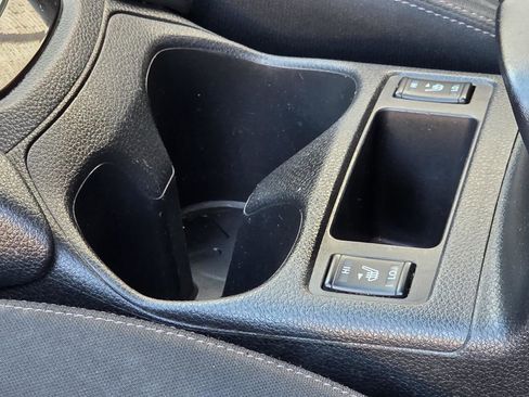 Used 2017 Nissan Rogue SV AWD/4WD image 19