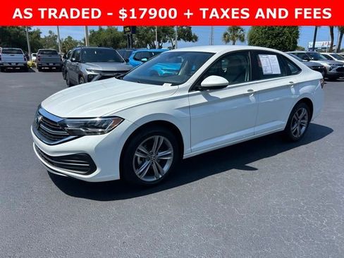 Used 2023 Volkswagen Jetta SE FWD image 3