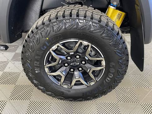 New 2026 Chevrolet Colorado ZR2 w/ Technology Package AWD/4WD image 17