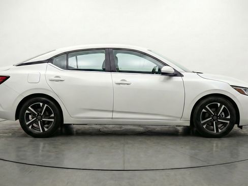 Used 2025 Nissan Sentra SV image 9
