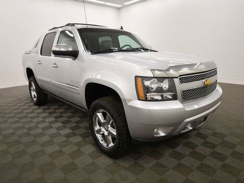 Used 2013 Chevrolet Avalanche LTZ AWD/4WD image 10