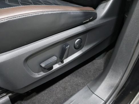 Used 2022 Nissan Pathfinder Platinum w/ Cargo Package image 9