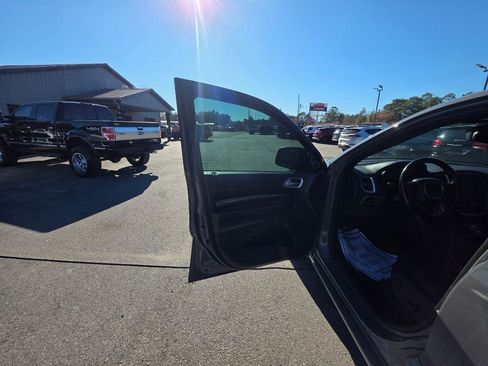 Used 2019 Dodge Durango SXT image 6