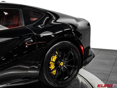Used 2020 Ferrari 812 Superfast RWD image 18