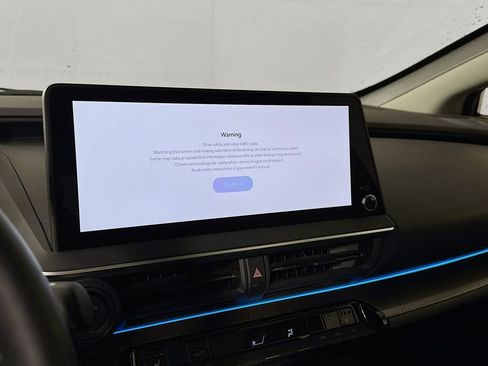 Certified 2025 Toyota Prius XLE image 17