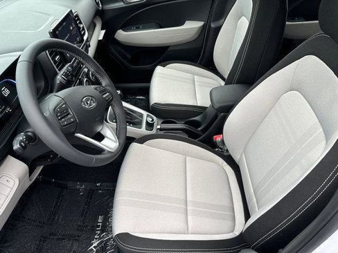 New 2025 Hyundai Venue SEL image 19