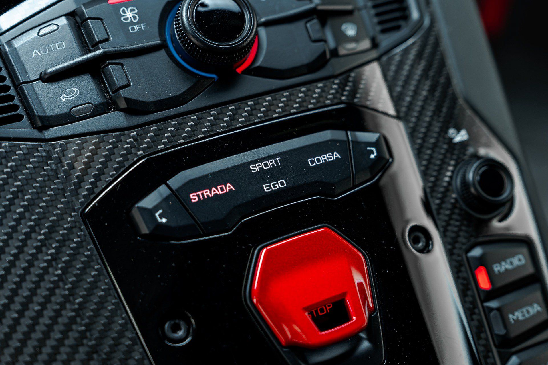 Used 2019 Lamborghini Aventador SVJ AWD/4WD image 82