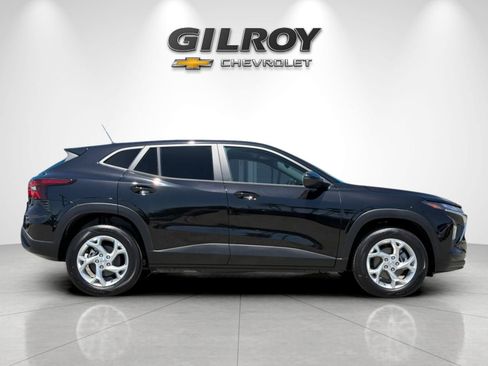 New 2026 Chevrolet Trax LS w/ LS Convenience Package FWD image 2