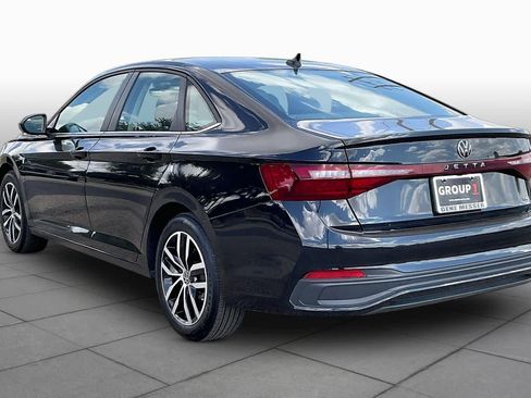Used 2025 Volkswagen Jetta SE FWD image 11