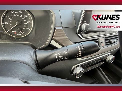 Used 2025 Nissan Altima 2.5 SV image 15