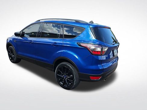 Used 2018 Ford Escape SE w/ SE Sport Appearance Package FWD image 3