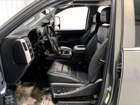 Used 2017 GMC Sierra 2500 Denali w/ Duramax Plus Package AWD/4WD image 15