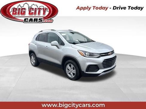 Used 2019 Chevrolet Trax LT w/ LT Convenience Package image 1