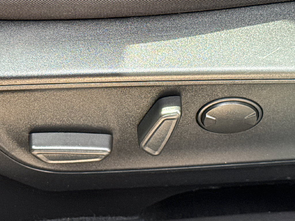 Used 2022 Ford Escape SE w/ SE Sport Appearance Package FWD image 21