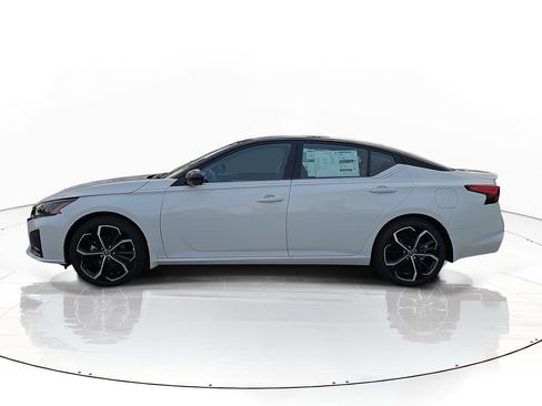 New 2026 Nissan Altima 2.5 SR w/ SR Premium Package FWD image 4