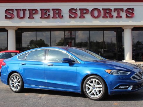 Used 2017 Ford Fusion SE w/ Fusion SE Technology Package FWD image 1