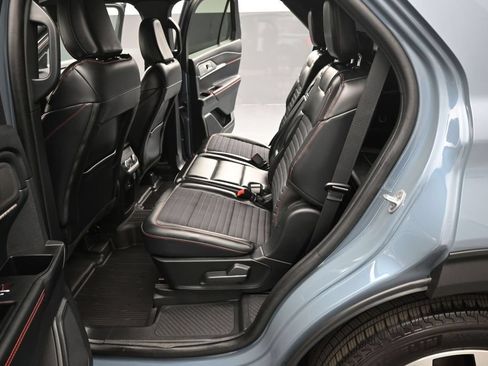 Certified 2025 Ford Explorer ST-Line w/ Premium Package RWD image 19