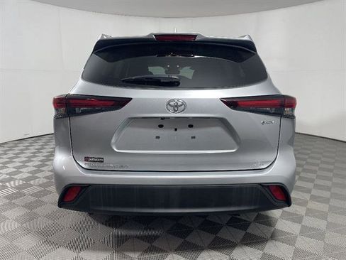 Certified 2025 Toyota Highlander XLE AWD/4WD image 6