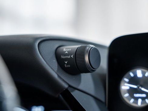 Used 2023 Lexus ES 300h w/ Luxury Package image 26