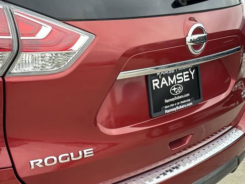 Used 2016 Nissan Rogue SV w/ SV Premium Package image 10