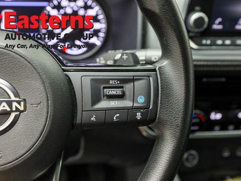 Used 2022 Nissan Rogue SV image 22