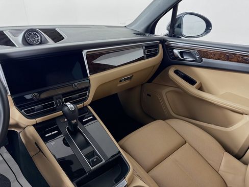 Certified 2022 Porsche Macan image 24